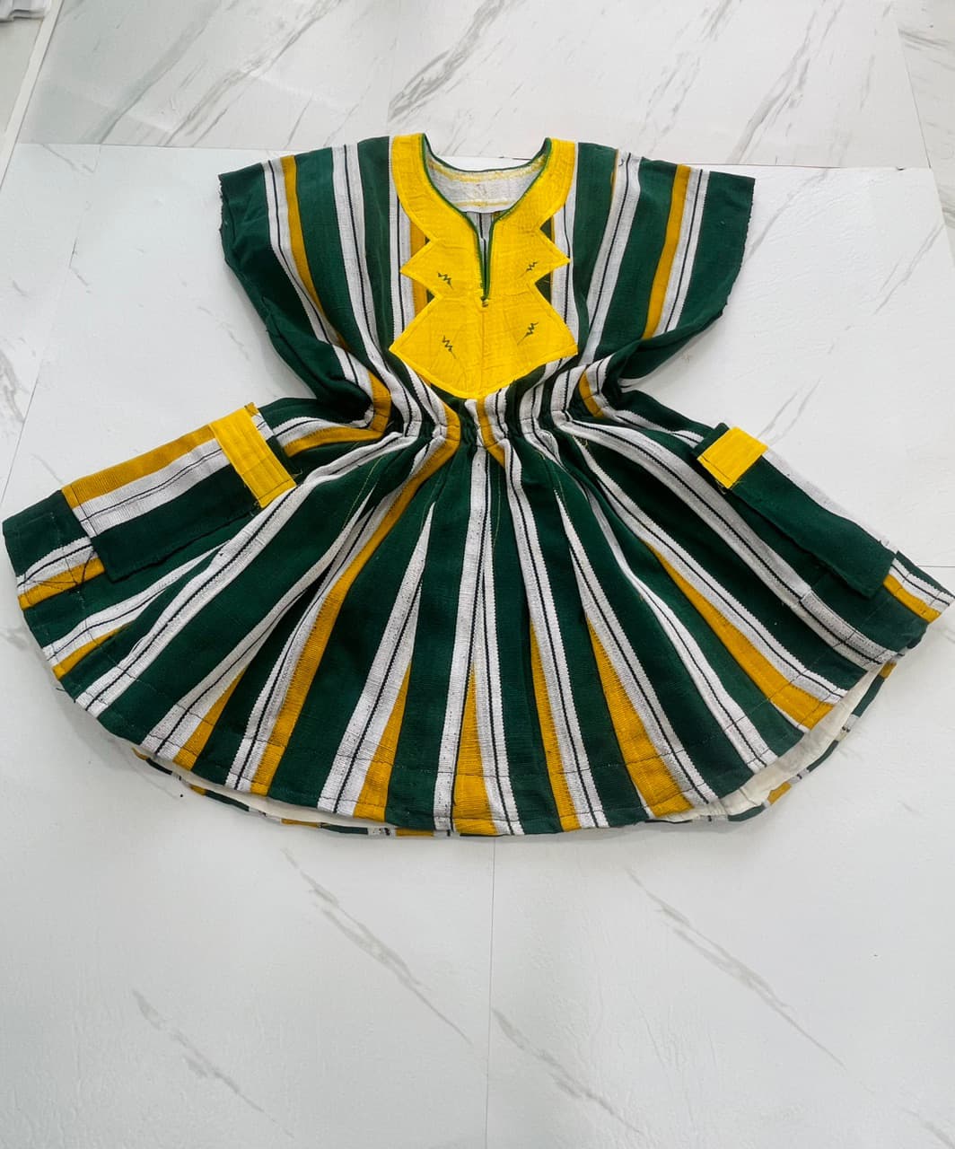 Women’s Fugu/Smock Blouse — photo 1. Sefa Fabrics, Accra, Ghana.
