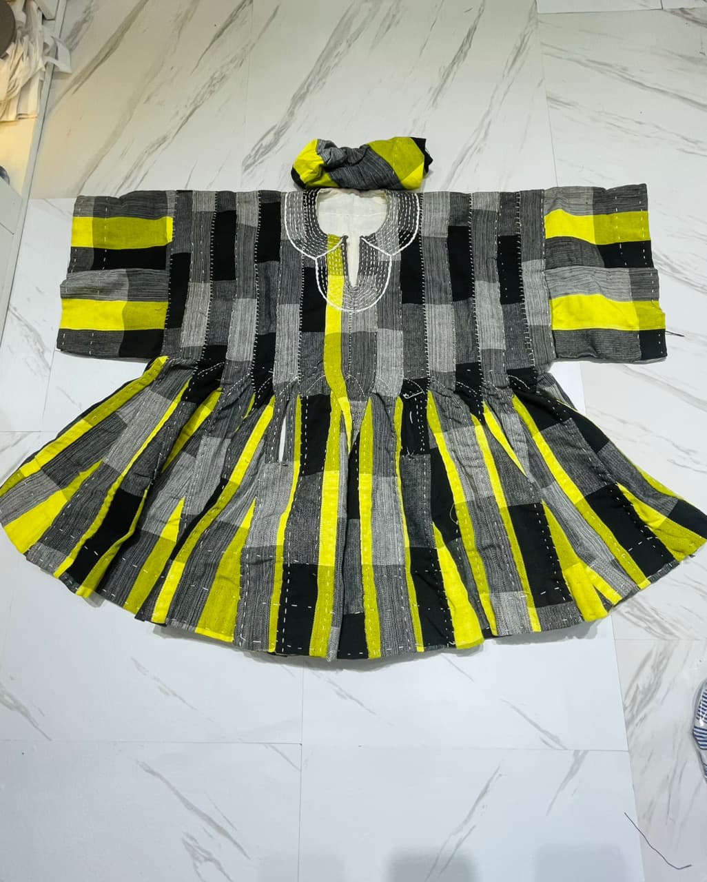 Men’s Sleeved Fugu/Smock — photo 1. Sefa Fabrics, Accra, Ghana.